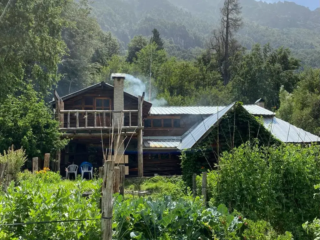 Huerta entre las montañas